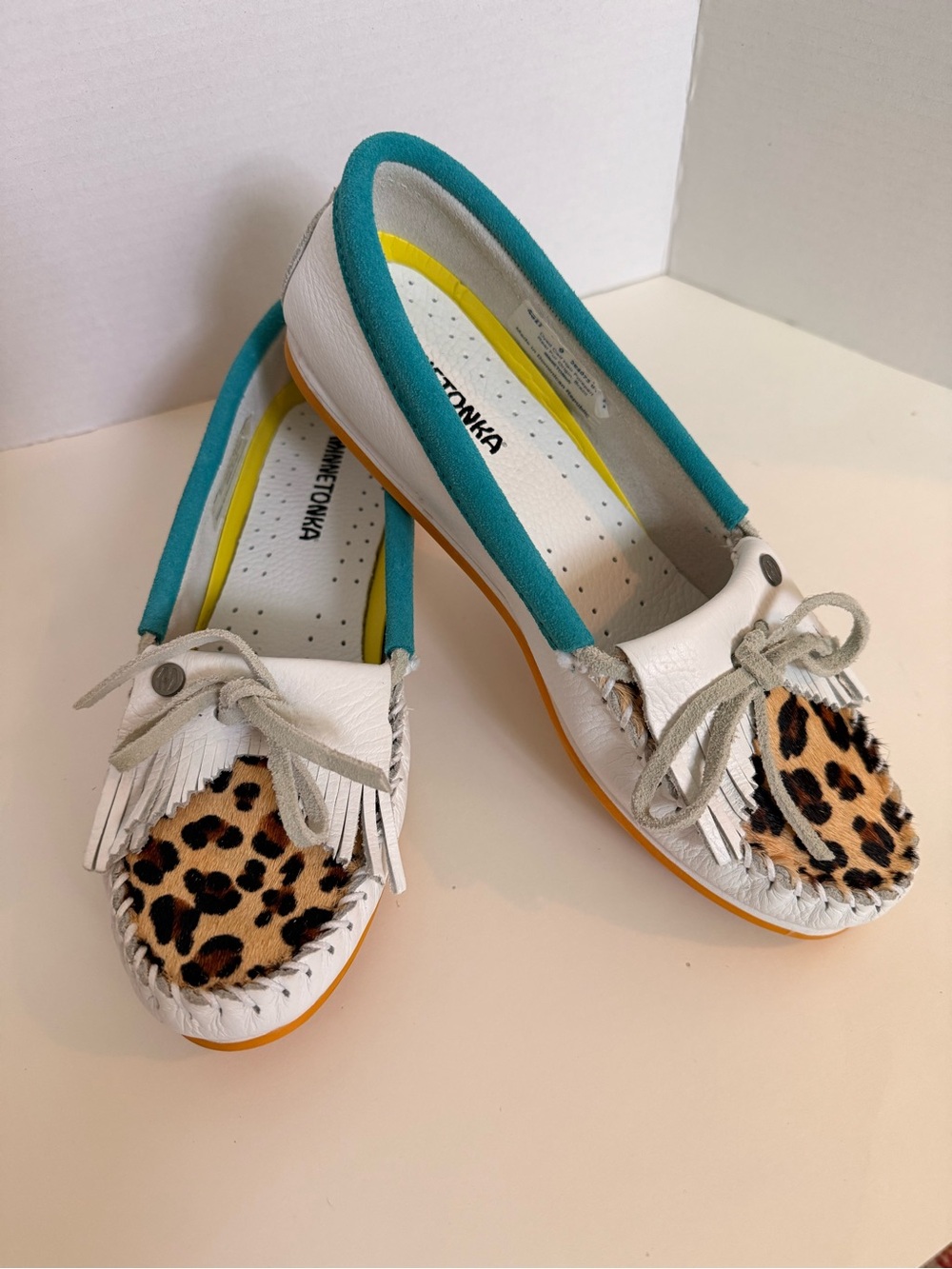 Minnetonka Leopard Calf Hair Fringe Kilty Moccasin White Teal Size 9